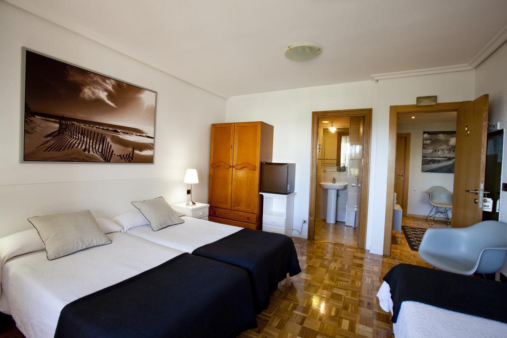 Pension Pasadena Pamplona Luaran gambar
