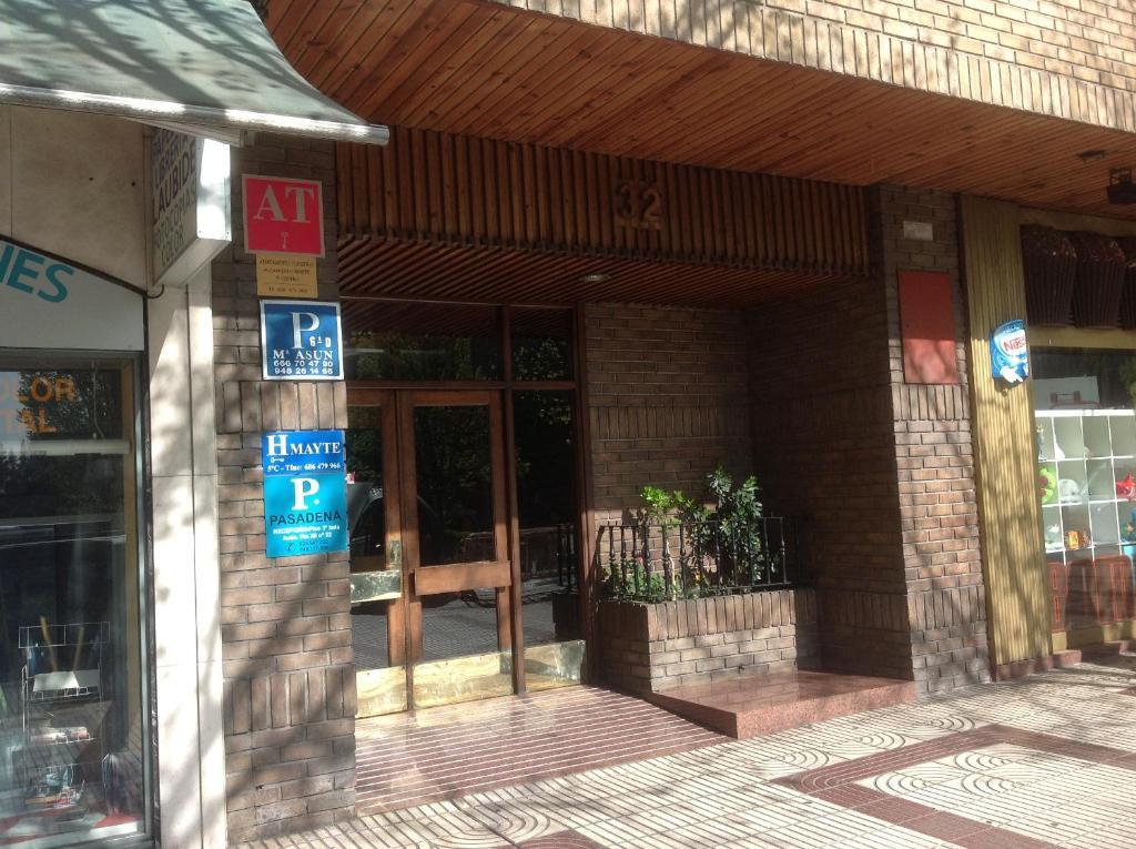 Pension Pasadena Pamplona Luaran gambar